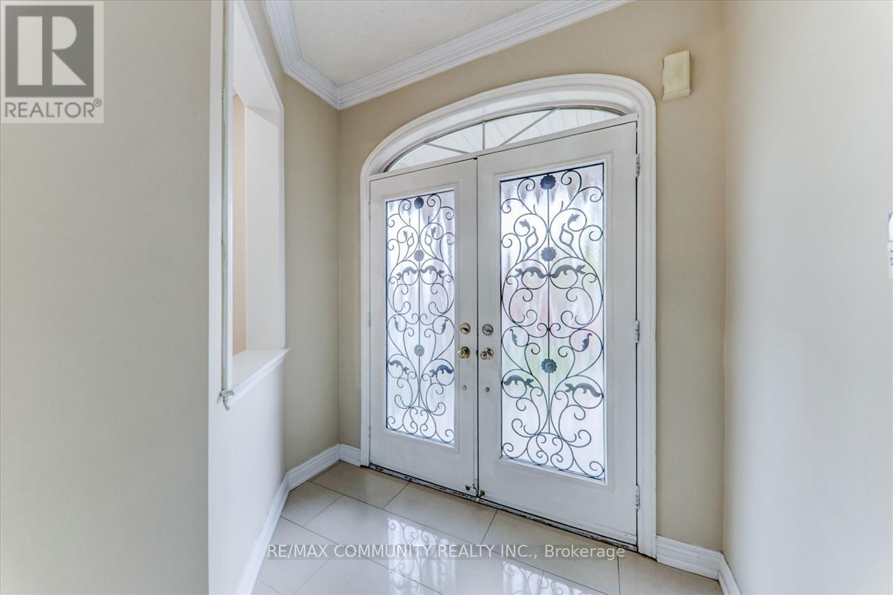 86 Grosbeak Crescent, Toronto, Ontario  M1X 1X4 - Photo 4 - E13285786