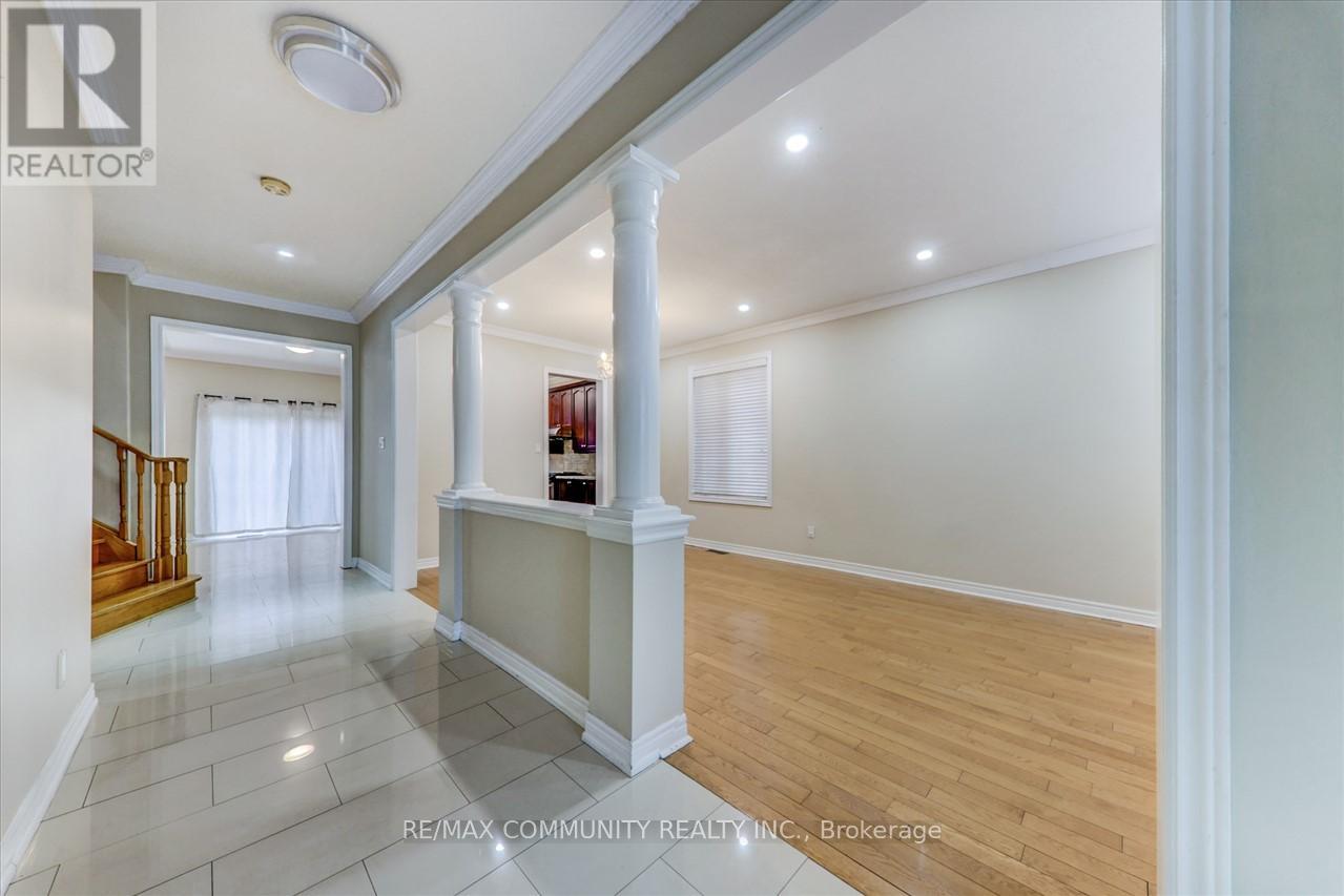 86 Grosbeak Crescent, Toronto, Ontario  M1X 1X4 - Photo 5 - E13285786