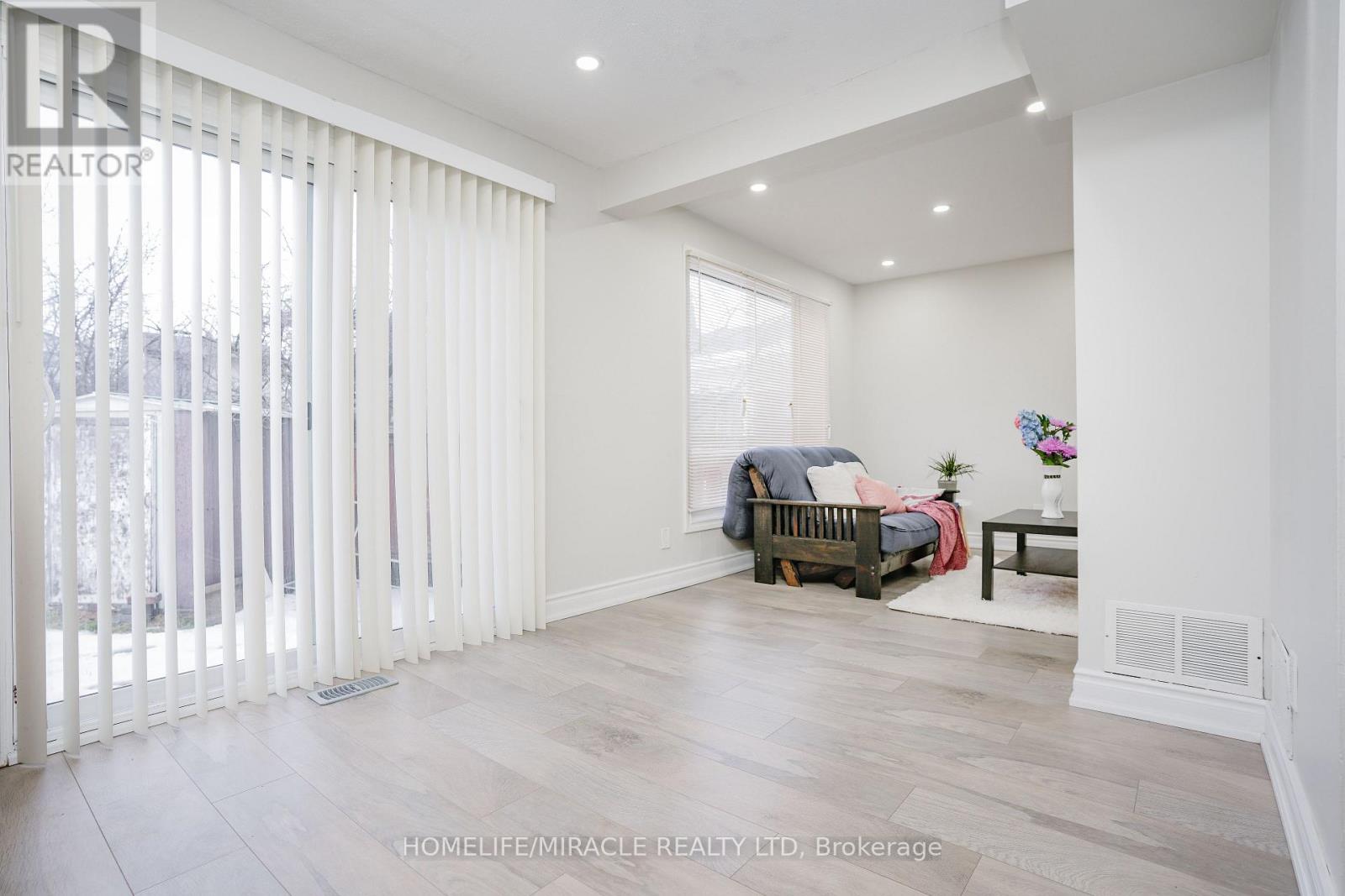 15 Heatherside Court, Brampton, Ontario  L6S 1N9 - Photo 5 - W13282794