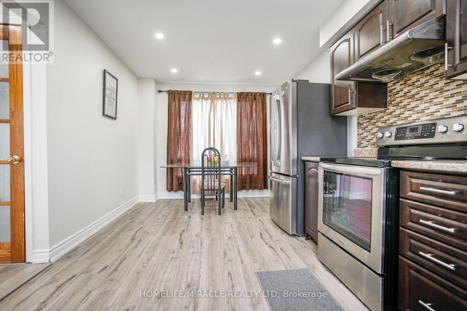 15 Heatherside Court, Brampton, Ontario  L6S 1N9 - Photo 7 - W13282794