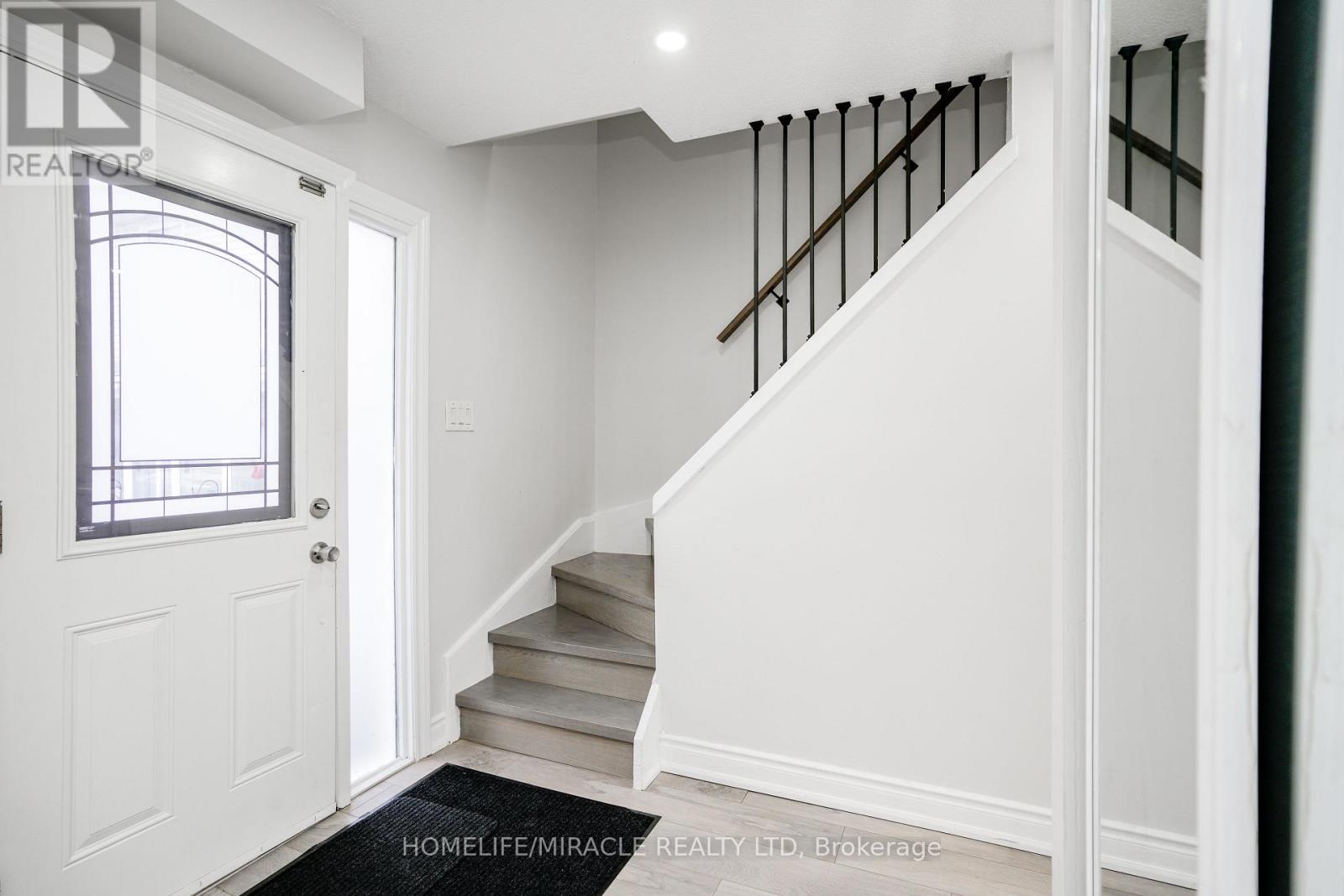 15 Heatherside Court, Brampton, Ontario  L6S 1N9 - Photo 9 - W13282794
