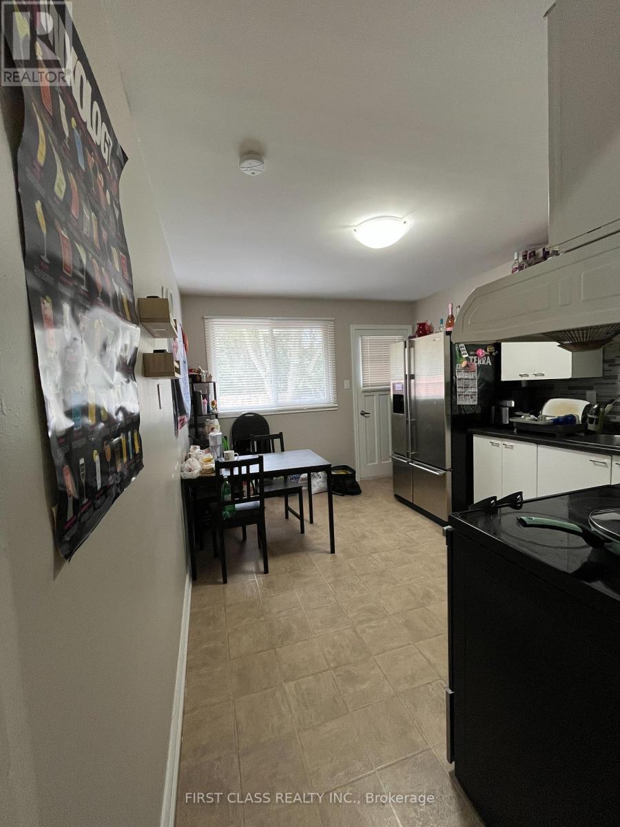 657 Sevilla Park Place, London East, Ontario  N5Y 4H9 - Photo 2 - X13283384