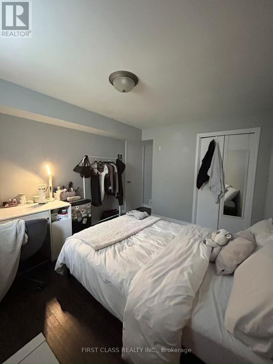 657 Sevilla Park Place, London East, Ontario  N5Y 4H9 - Photo 6 - X13283384