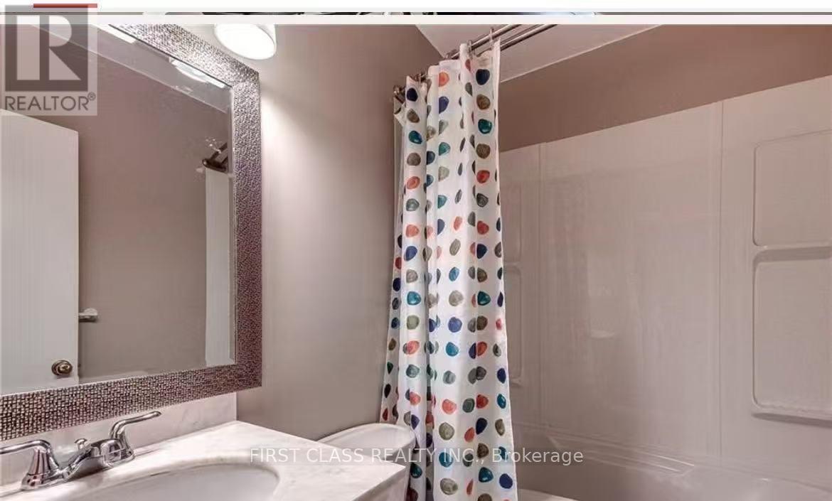 657 Sevilla Park Place, London East, Ontario  N5Y 4H9 - Photo 7 - X13283384