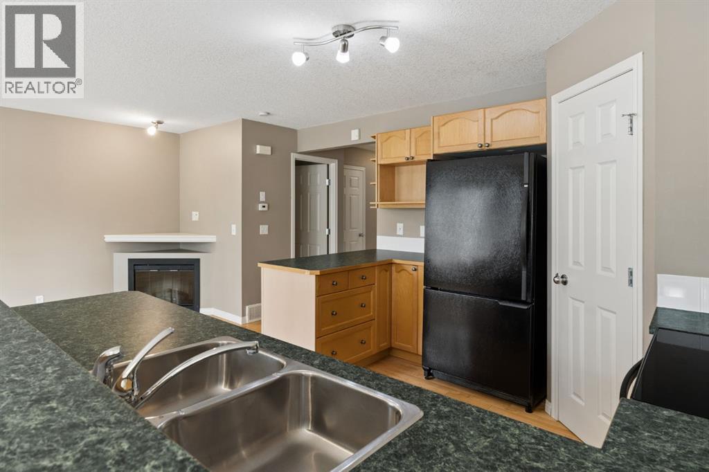 25 Hidden Creek Rise Nw, Calgary, Alberta  T3A 6L3 - Photo 6 - A2317734