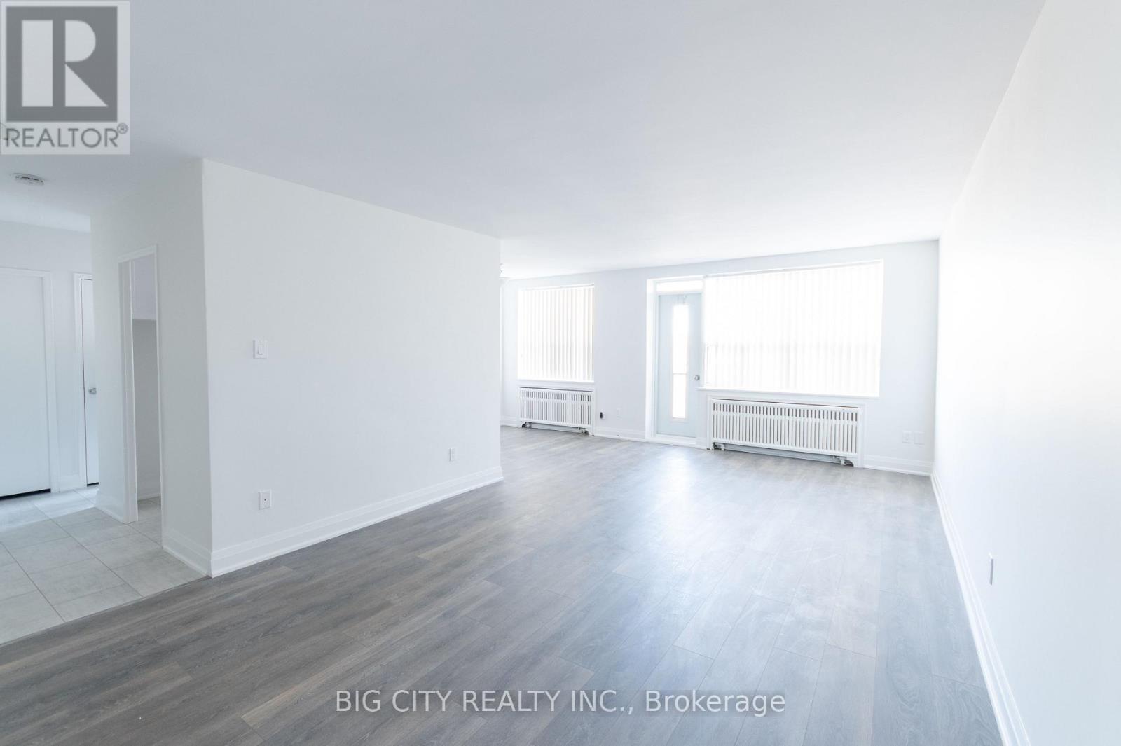 412 - 29 UPPER CANADA DRIVE - Photo 2