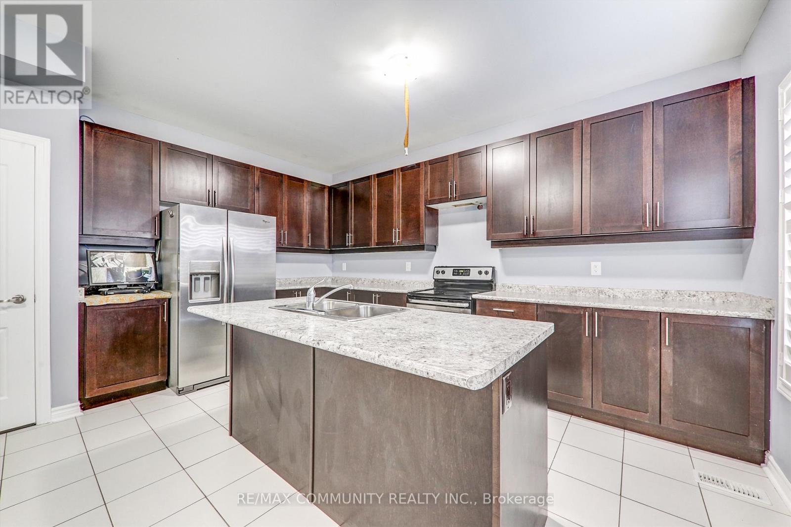 79 Mcroberts Crescent, Clarington, Ontario  L4E 0R9 - Photo 13 - E13286904