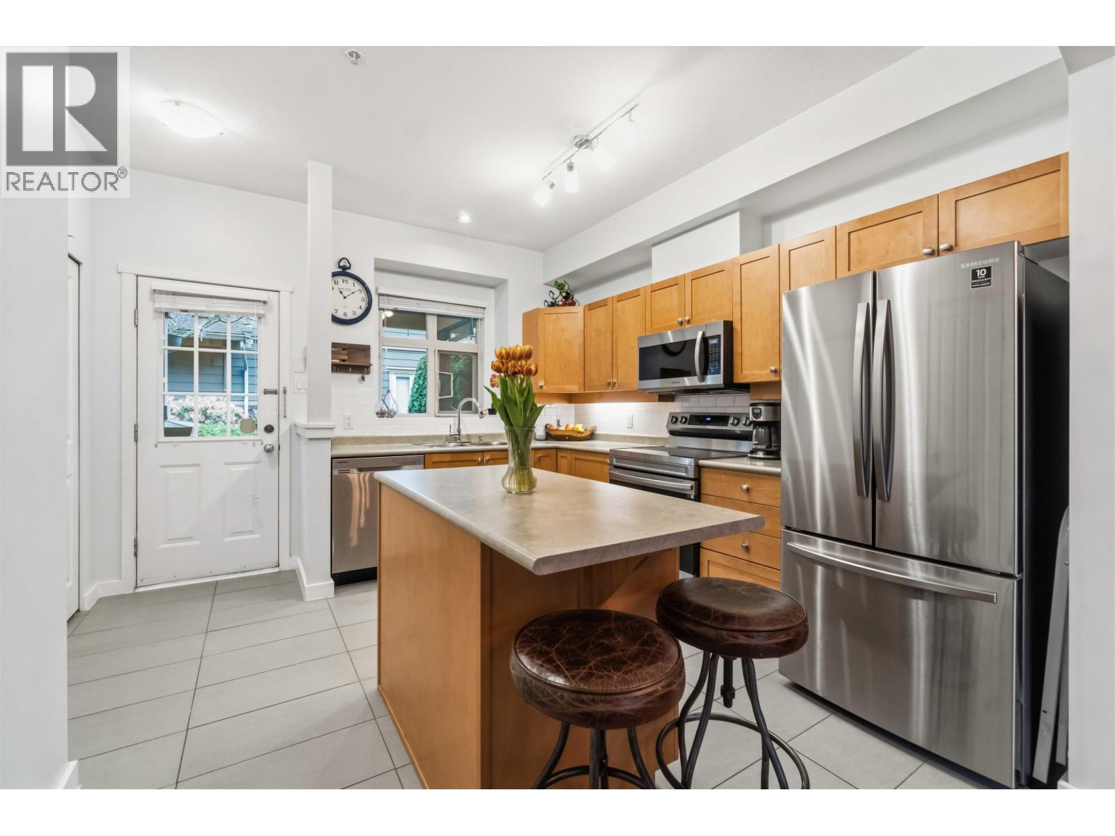 222 600 Park Crescent, New Westminster, British Columbia  V3L 5W1 - Photo 2 - R3111584