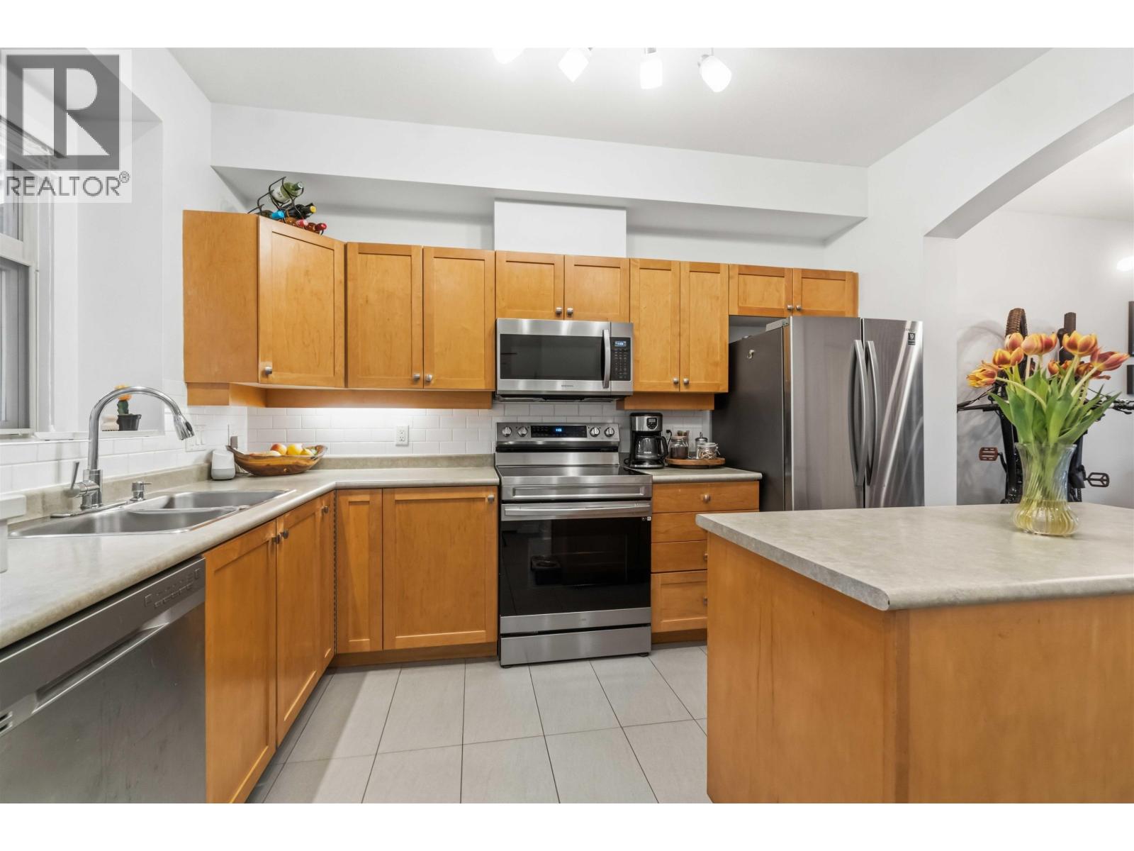 222 600 Park Crescent, New Westminster, British Columbia  V3L 5W1 - Photo 3 - R3111584