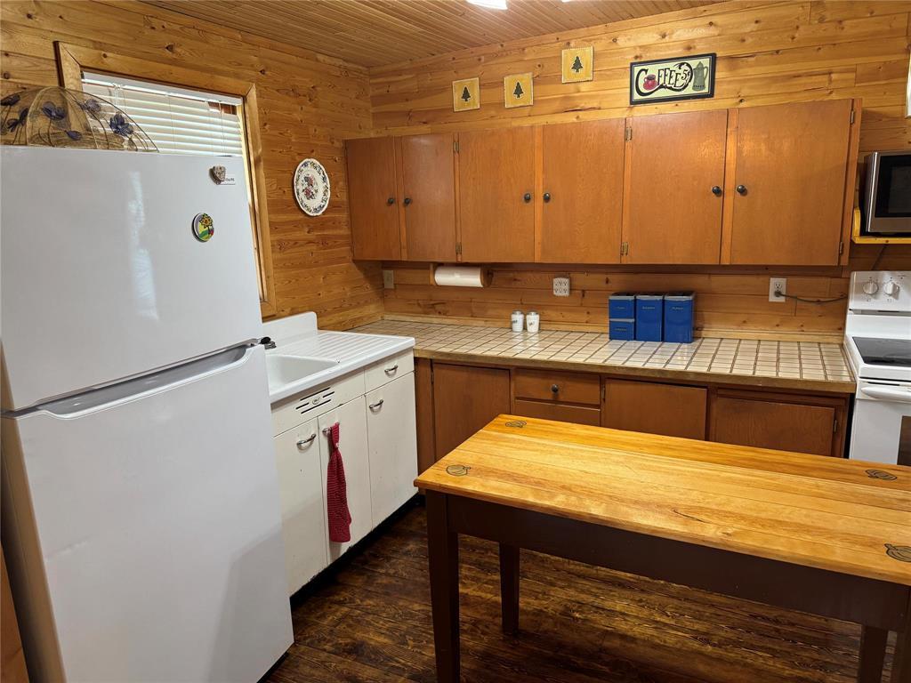 27 Block 9 Road, Falcon Lake, Manitoba  R0E 0N0 - Photo 14 - 202612727