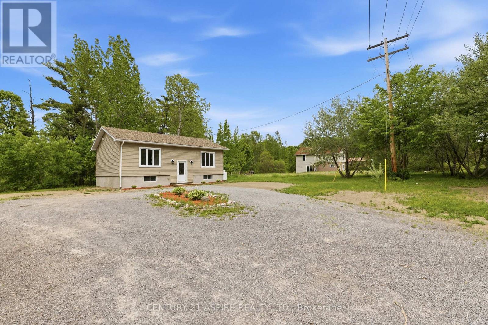 84 Sandy Beach Road, Laurentian Valley, Ontario  K8A 6W8 - Photo 2 - X13095596