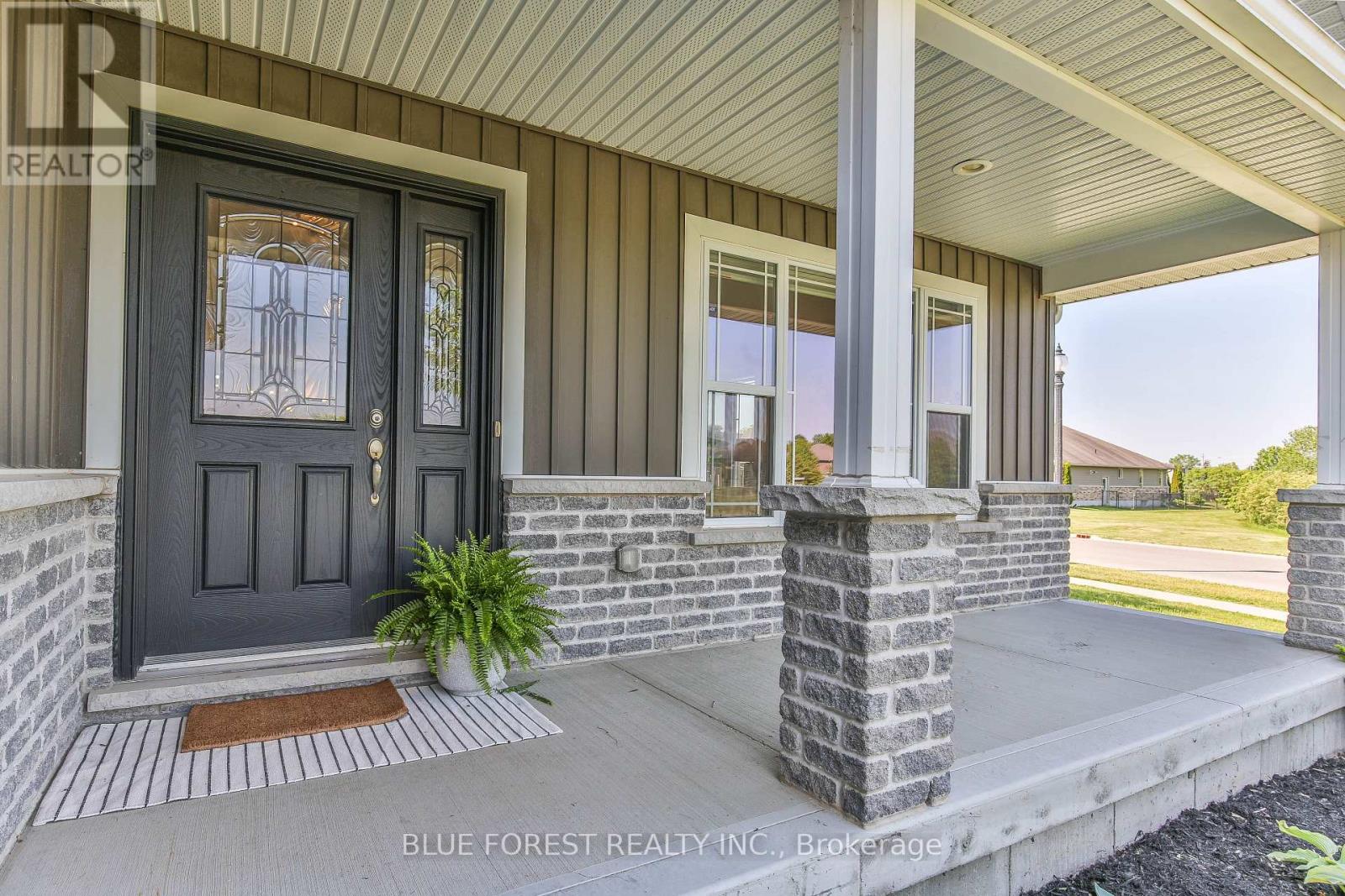 16 Brooker Trail, Thames Centre, Ontario  N0M 2P0 - Photo 3 - X13291144