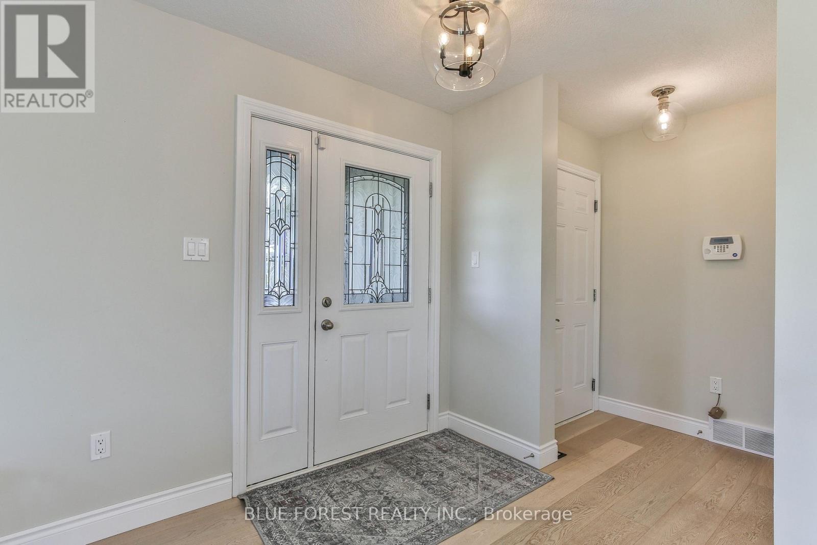 16 Brooker Trail, Thames Centre, Ontario  N0M 2P0 - Photo 4 - X13291144