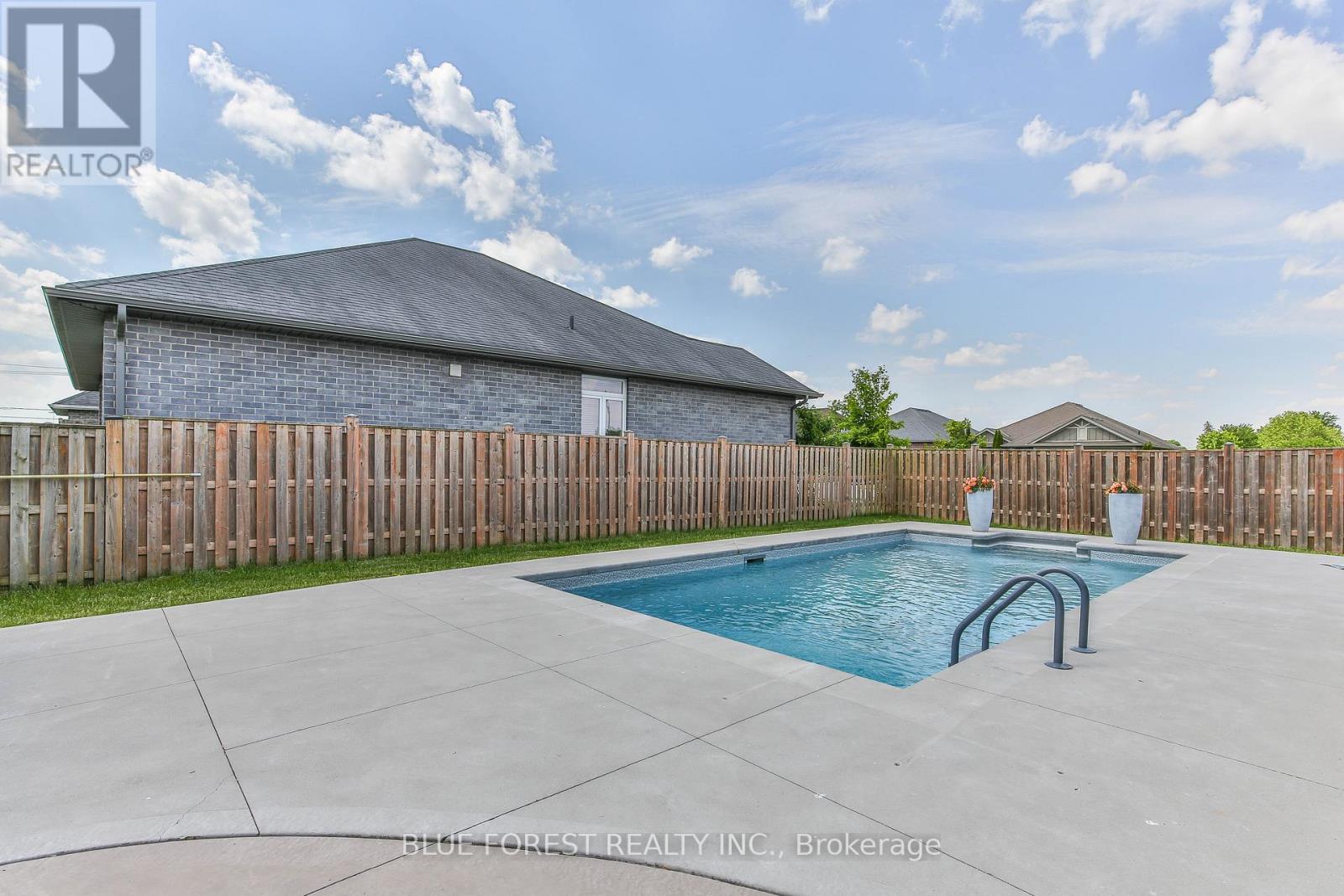 16 Brooker Trail, Thames Centre, Ontario  N0M 2P0 - Photo 45 - X13291144
