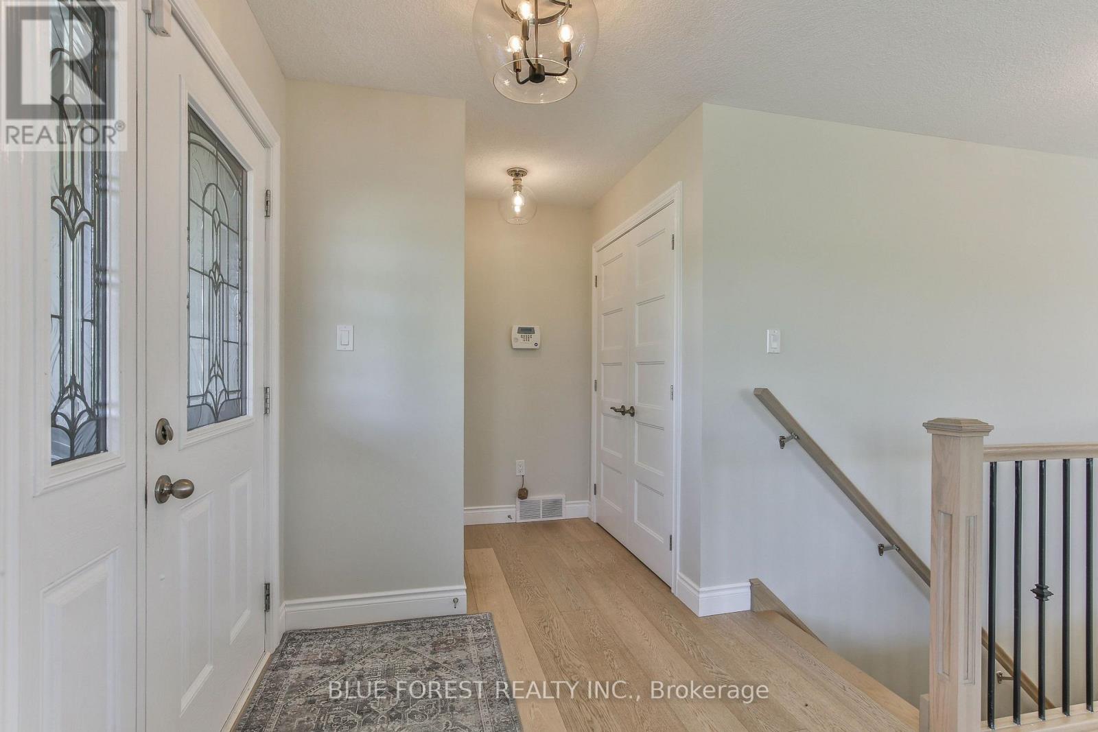 16 Brooker Trail, Thames Centre, Ontario  N0M 2P0 - Photo 5 - X13291144