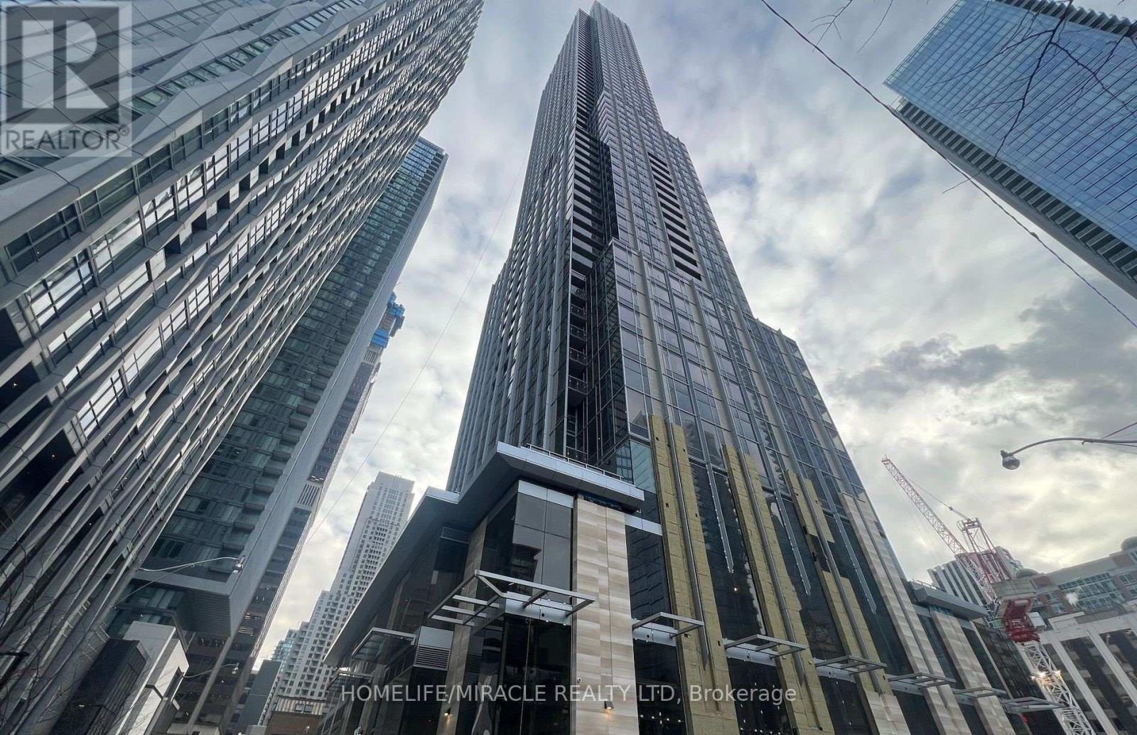 2201 - 11 YORKVILLE AVENUE, Toronto, Ontario