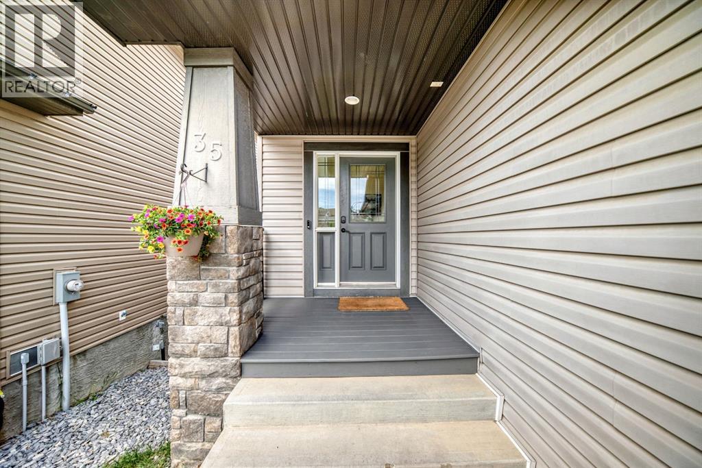 35 Sunset View, Cochrane, Alberta  T4C 0G3 - Photo 4 - A2312533