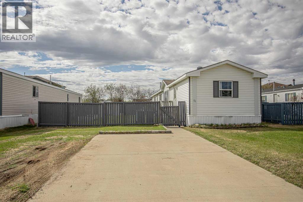 11 Deer Ridge Drive, High Level, Alberta  T0H 1Z0 - Photo 1 - A2312354