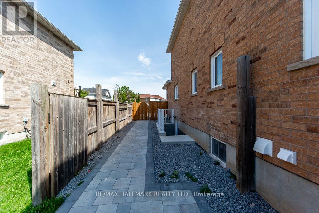 114 Medland Avenue, Whitby, Ontario  L1P 1T5 - Photo 2 - E13294548