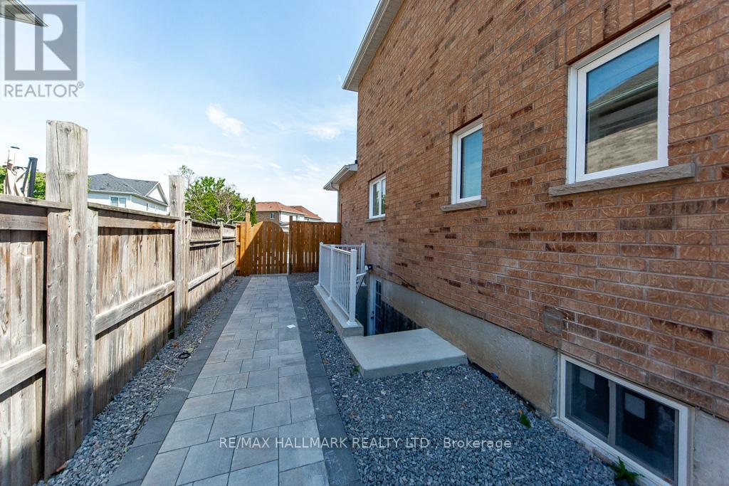 114 Medland Avenue, Whitby, Ontario  L1P 1T5 - Photo 3 - E13294548