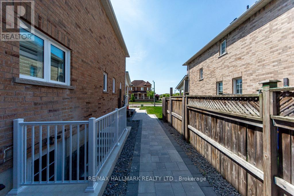 114 Medland Avenue, Whitby, Ontario  L1P 1T5 - Photo 4 - E13294548
