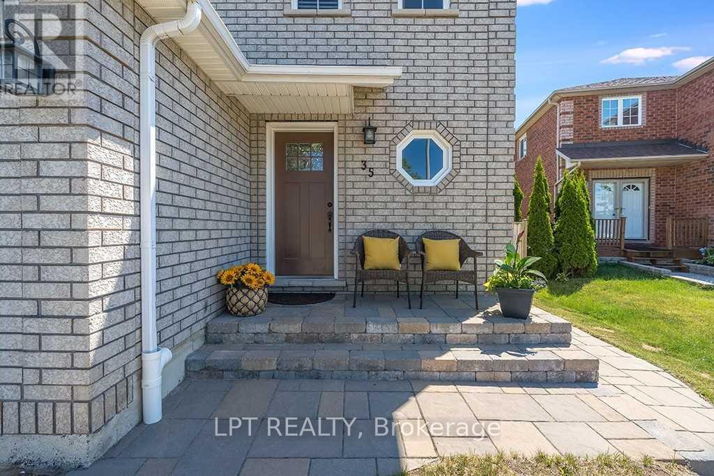 35 Clute Crescent, Barrie, Ontario  L4N 8S7 - Photo 2 - S13290388