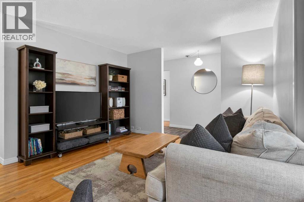 203 Southampton Drive SW, Calgary, Alberta  T2W 0V6 - Photo 10 - A2317746