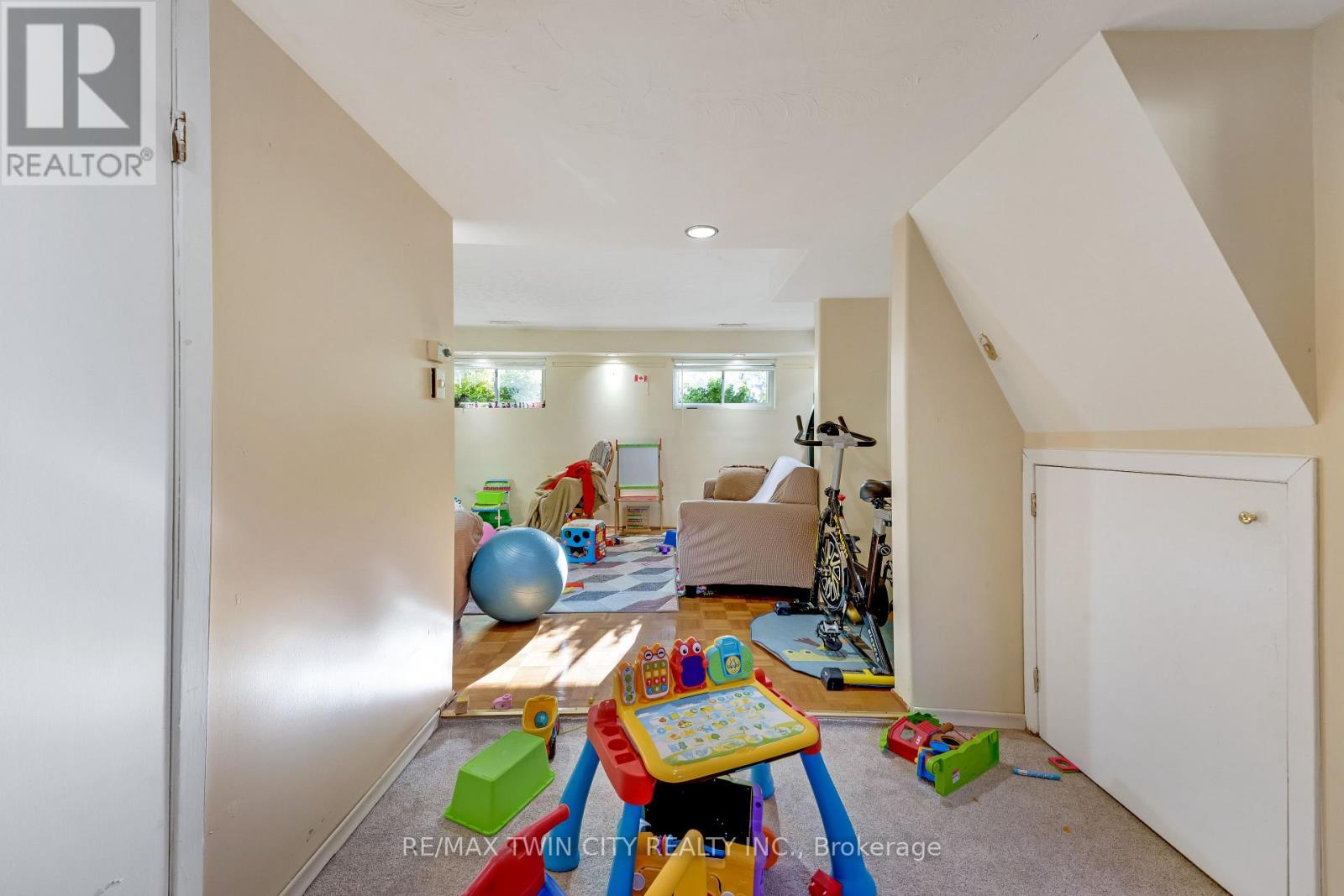 510 Edenbrook Place, Waterloo, Ontario  N2L 4N5 - Photo 15 - X13290866