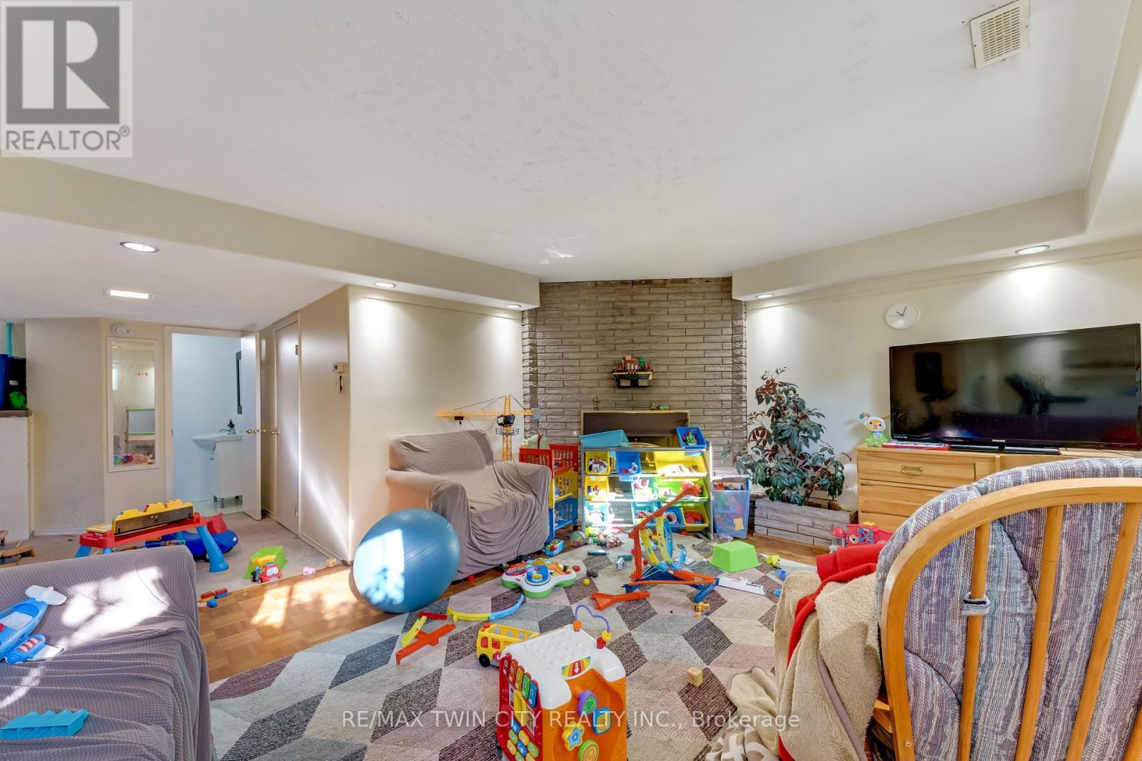 510 Edenbrook Place, Waterloo, Ontario  N2L 4N5 - Photo 17 - X13290866