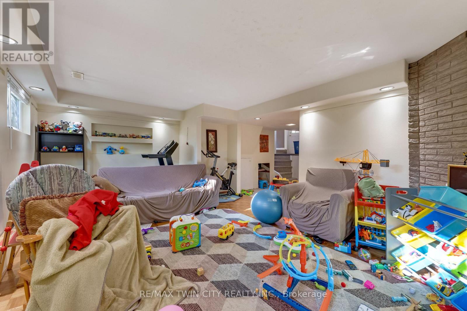 510 Edenbrook Place, Waterloo, Ontario  N2L 4N5 - Photo 18 - X13290866