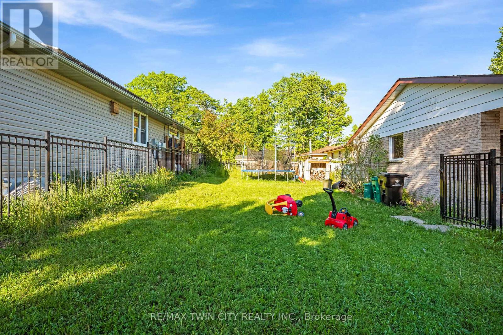 510 Edenbrook Place, Waterloo, Ontario  N2L 4N5 - Photo 19 - X13290866
