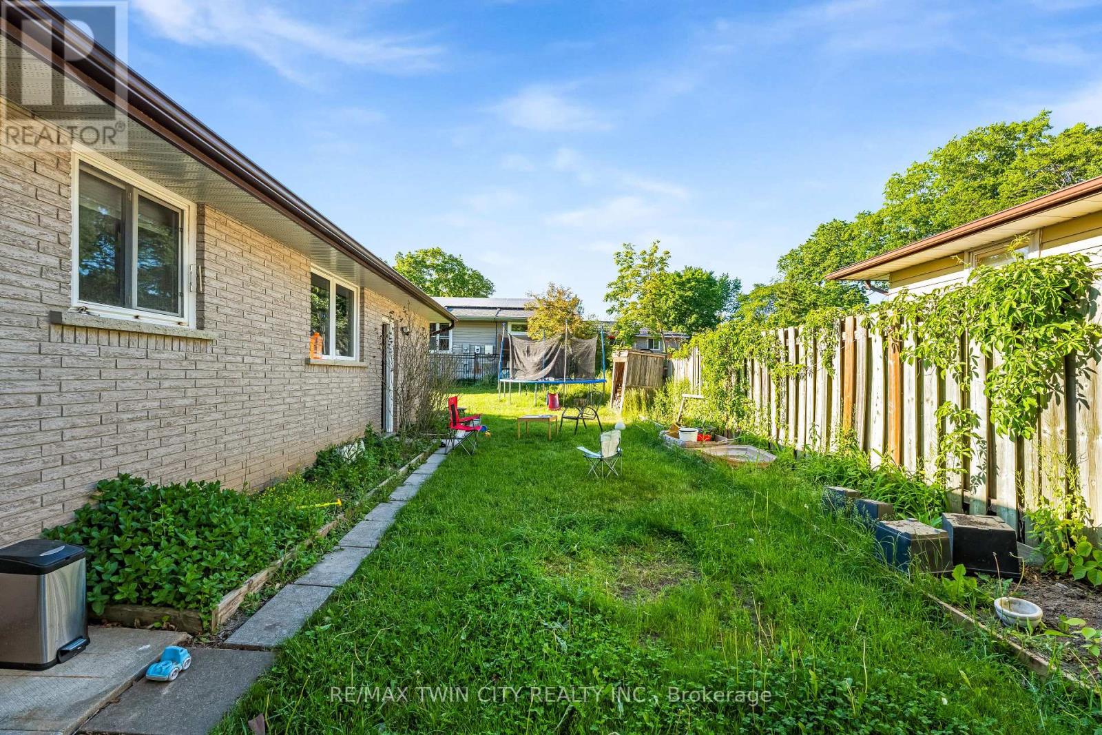 510 Edenbrook Place, Waterloo, Ontario  N2L 4N5 - Photo 22 - X13290866