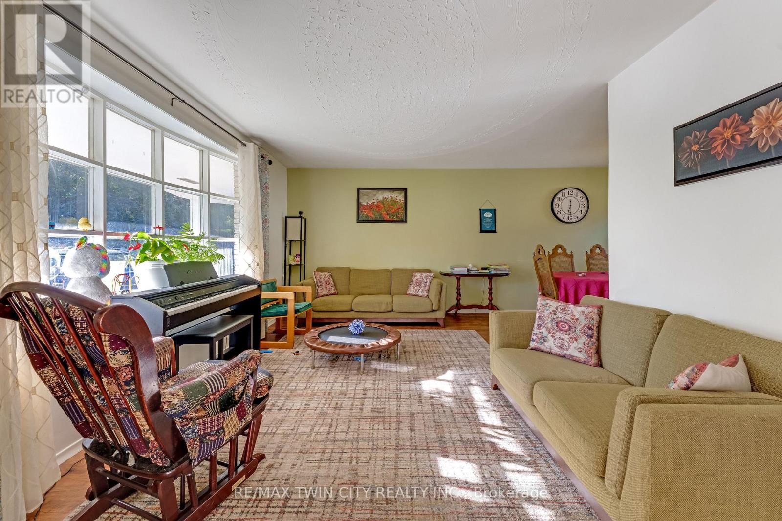 510 Edenbrook Place, Waterloo, Ontario  N2L 4N5 - Photo 3 - X13290866