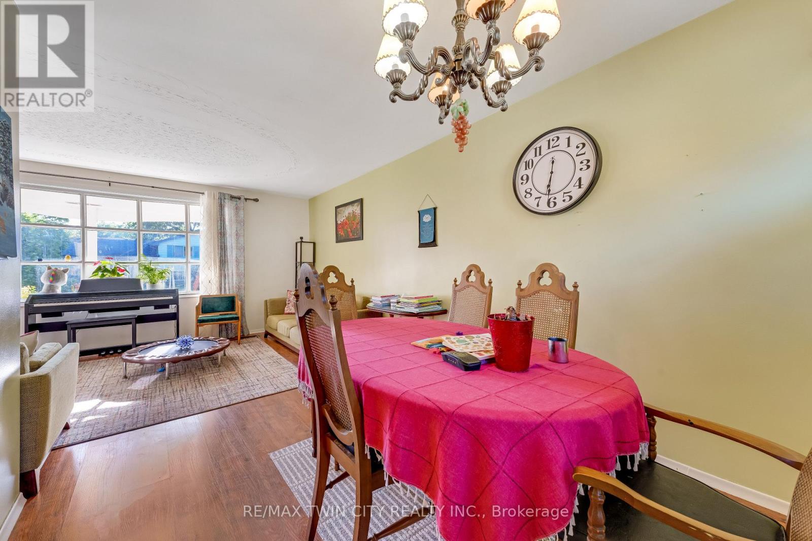 510 Edenbrook Place, Waterloo, Ontario  N2L 4N5 - Photo 6 - X13290866