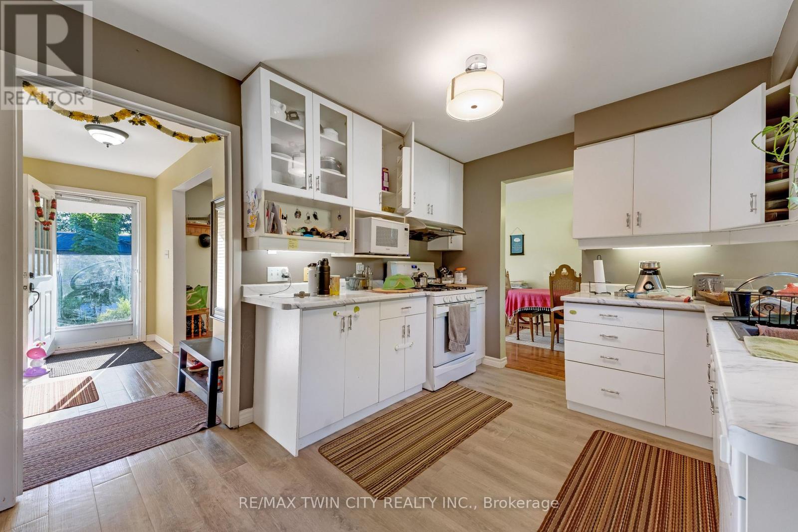 510 Edenbrook Place, Waterloo, Ontario  N2L 4N5 - Photo 9 - X13290866