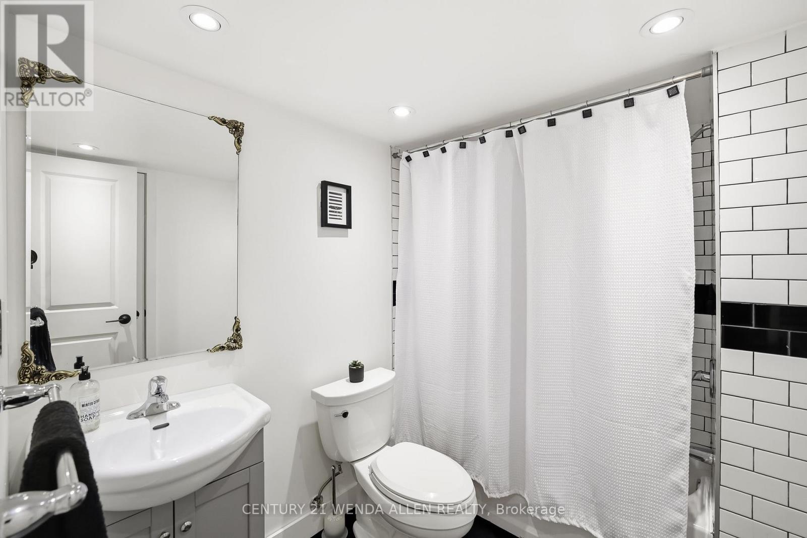 1821 Shelburne Street, Oshawa, Ontario  L1K 0T3 - Photo 33 - E13297584