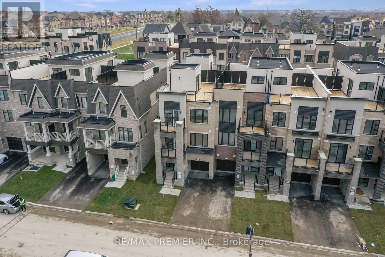 23 Gilbert Wright Avenue, Markham, Ontario  L6C 3J4 - Photo 2 - N13296578