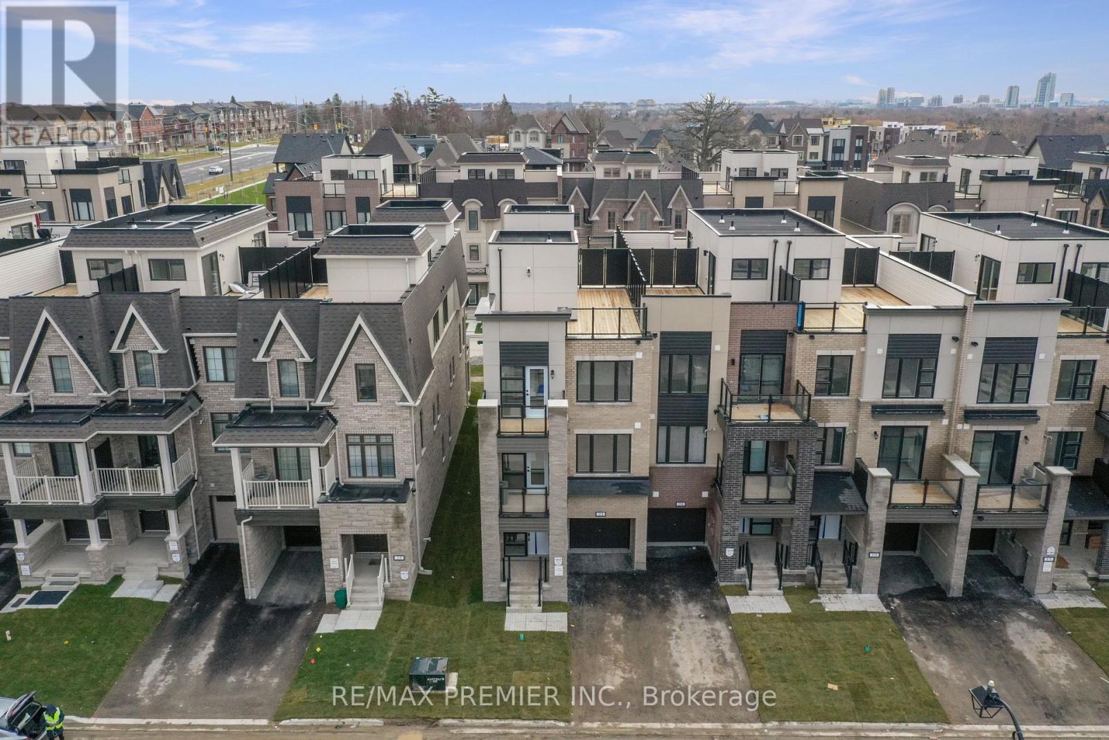 23 Gilbert Wright Avenue, Markham, Ontario  L6C 3J4 - Photo 3 - N13296578