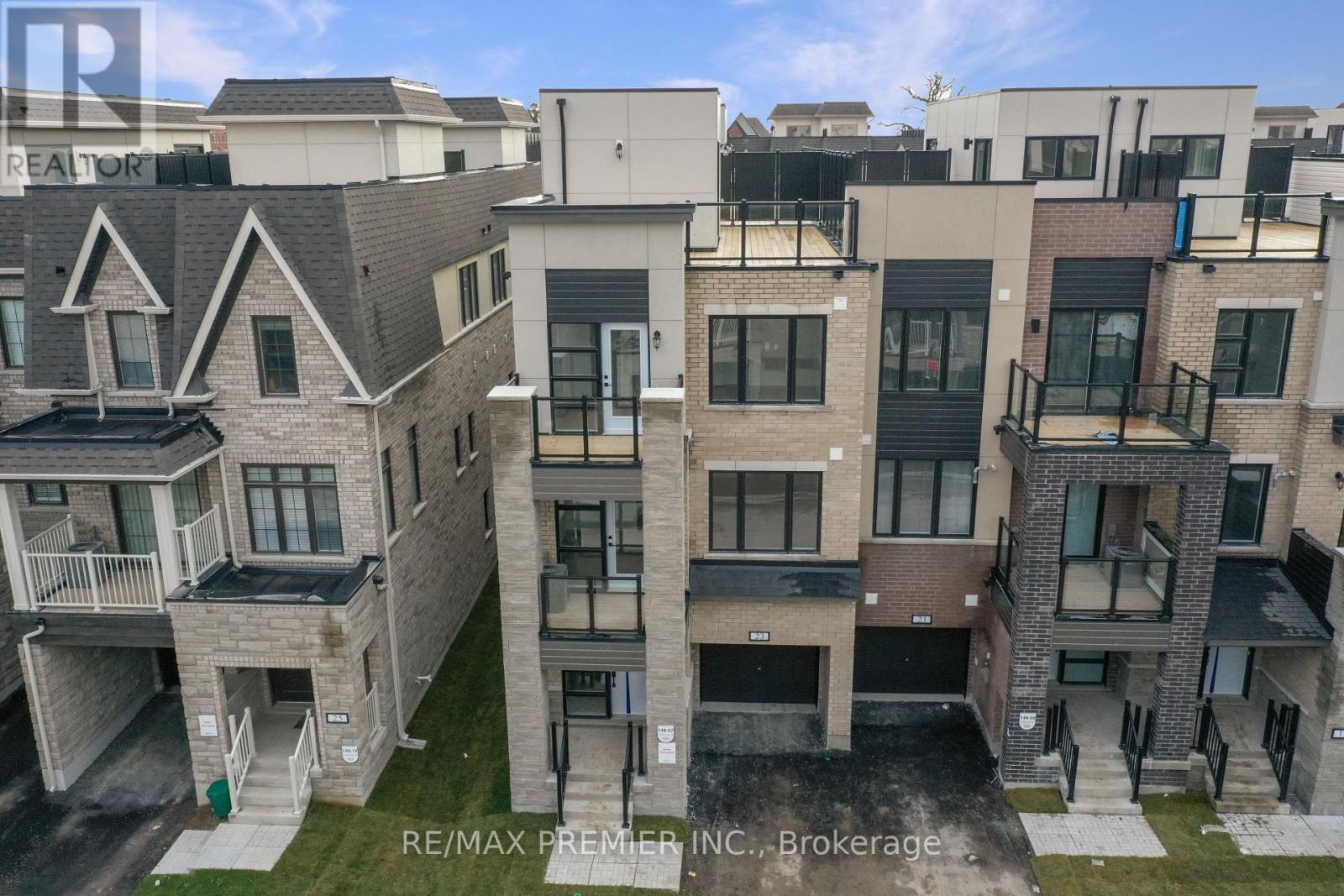 23 Gilbert Wright Avenue, Markham, Ontario  L6C 3J4 - Photo 4 - N13296578