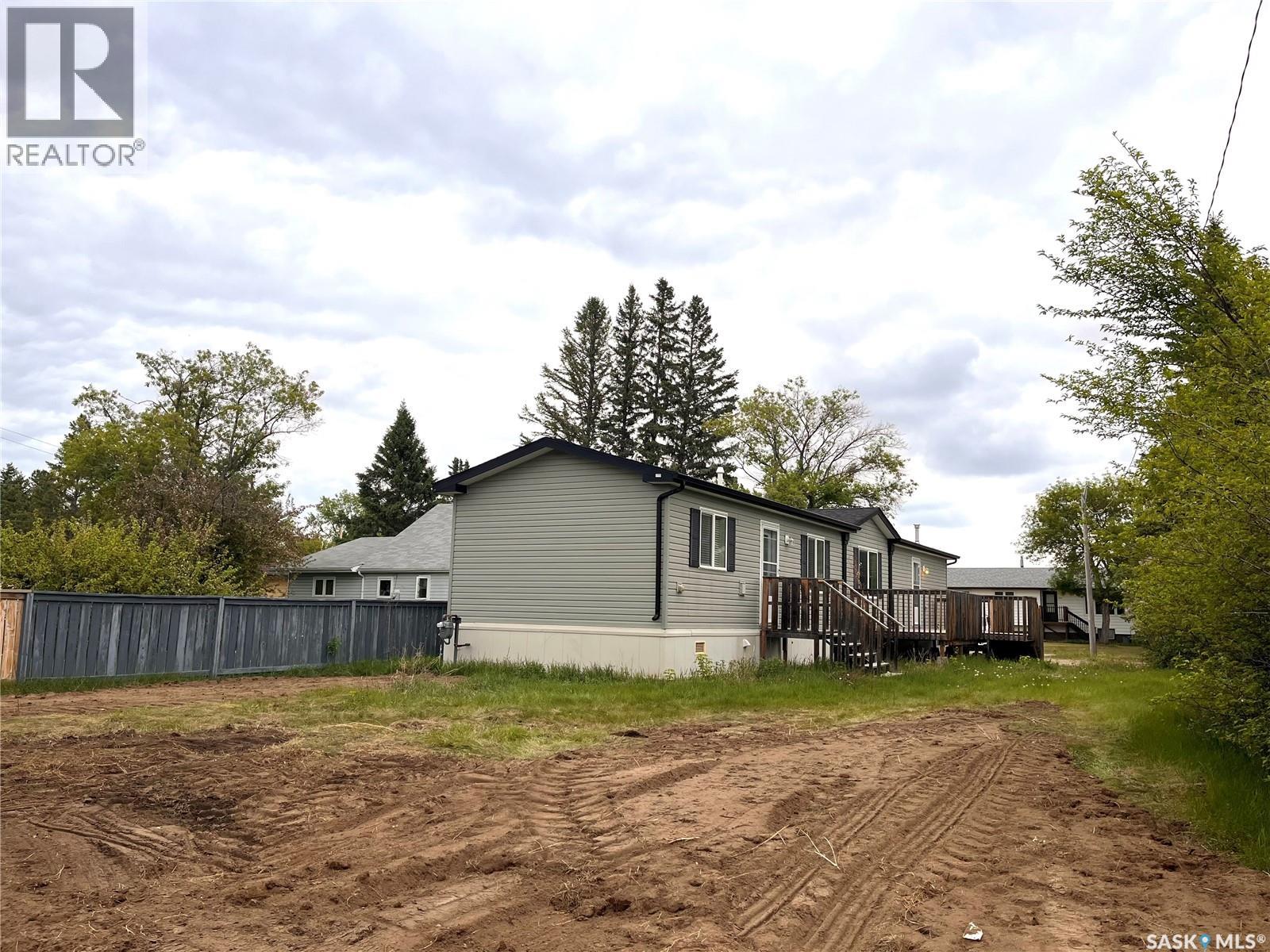 218 4th Street N, Nipawin, Saskatchewan  S0E 1E0 - Photo 4 - SK034275