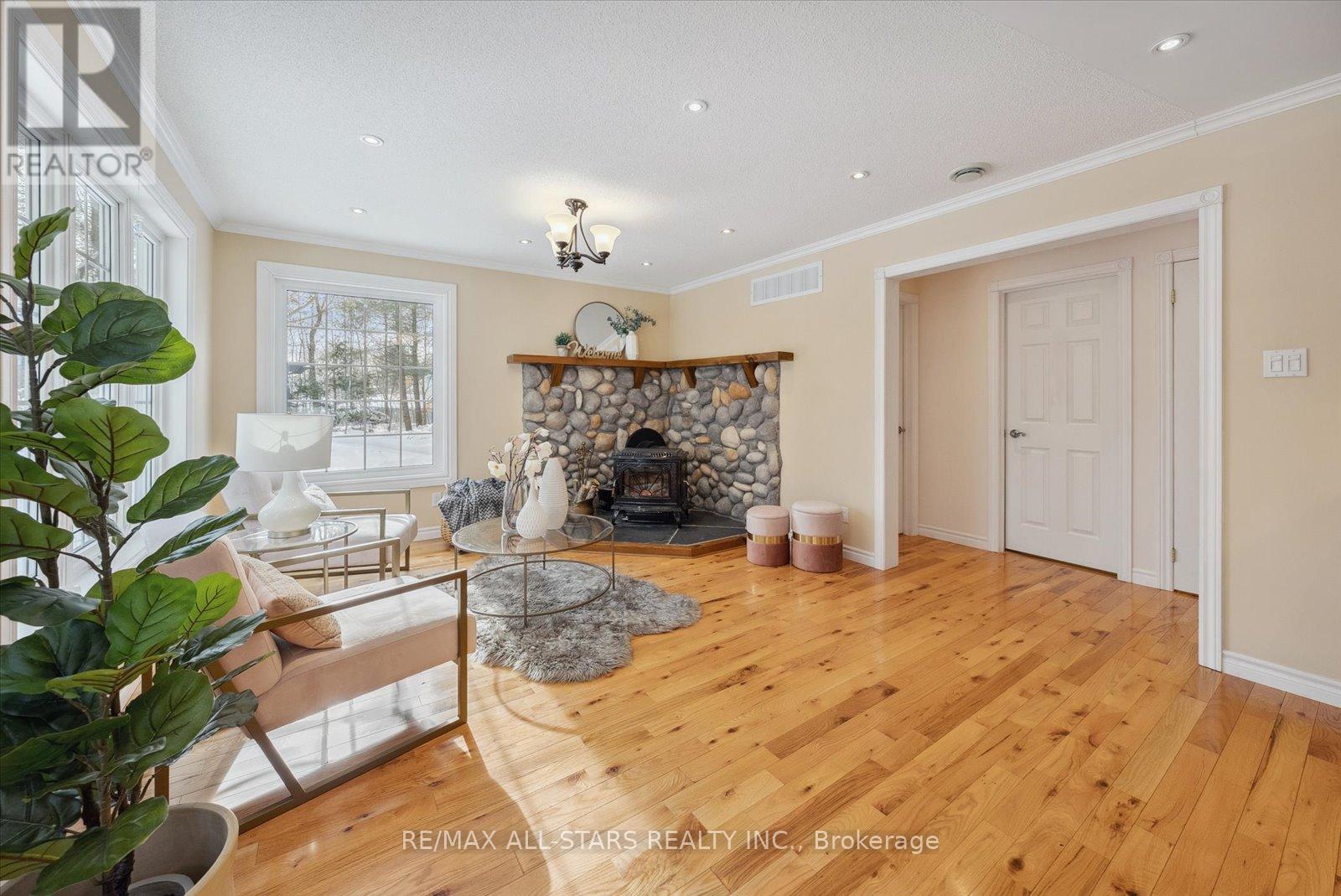 29 Robert Boulevard, Springwater, Ontario  L0L 1V0 - Photo 21 - S13023488
