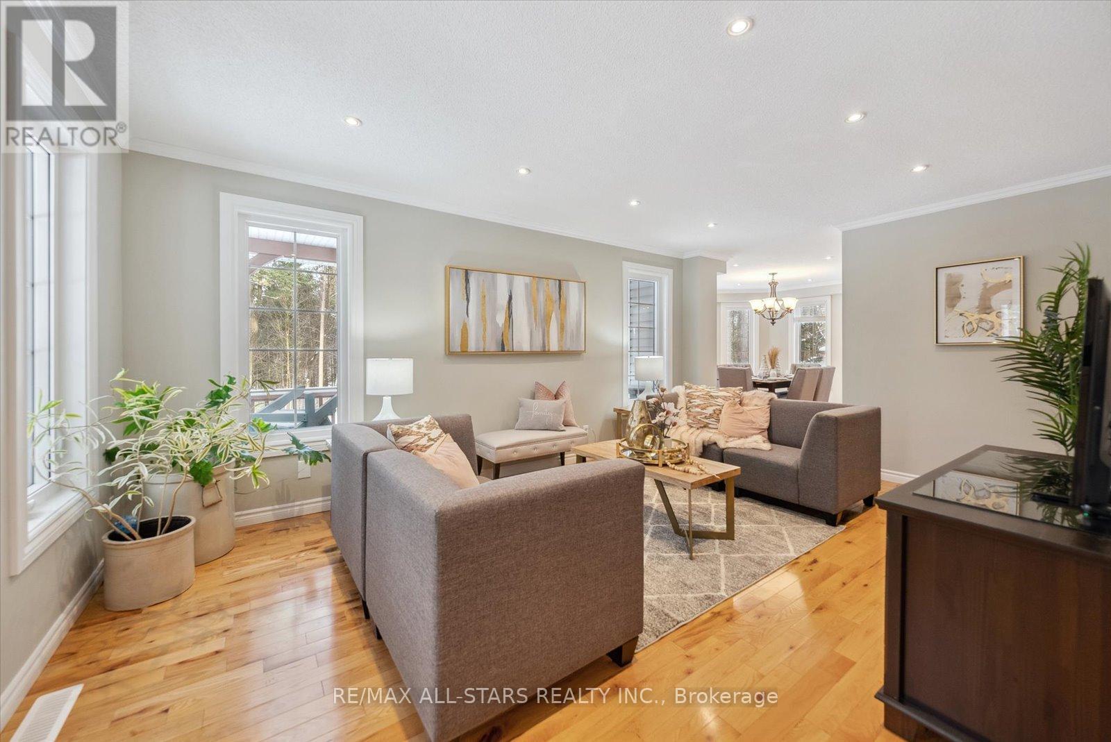29 Robert Boulevard, Springwater, Ontario  L0L 1V0 - Photo 6 - S13023488