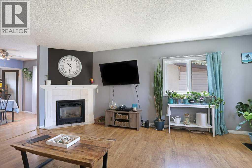 320 3 Street W, Brooks, Alberta  T1R 0E7 - Photo 5 - A2310443