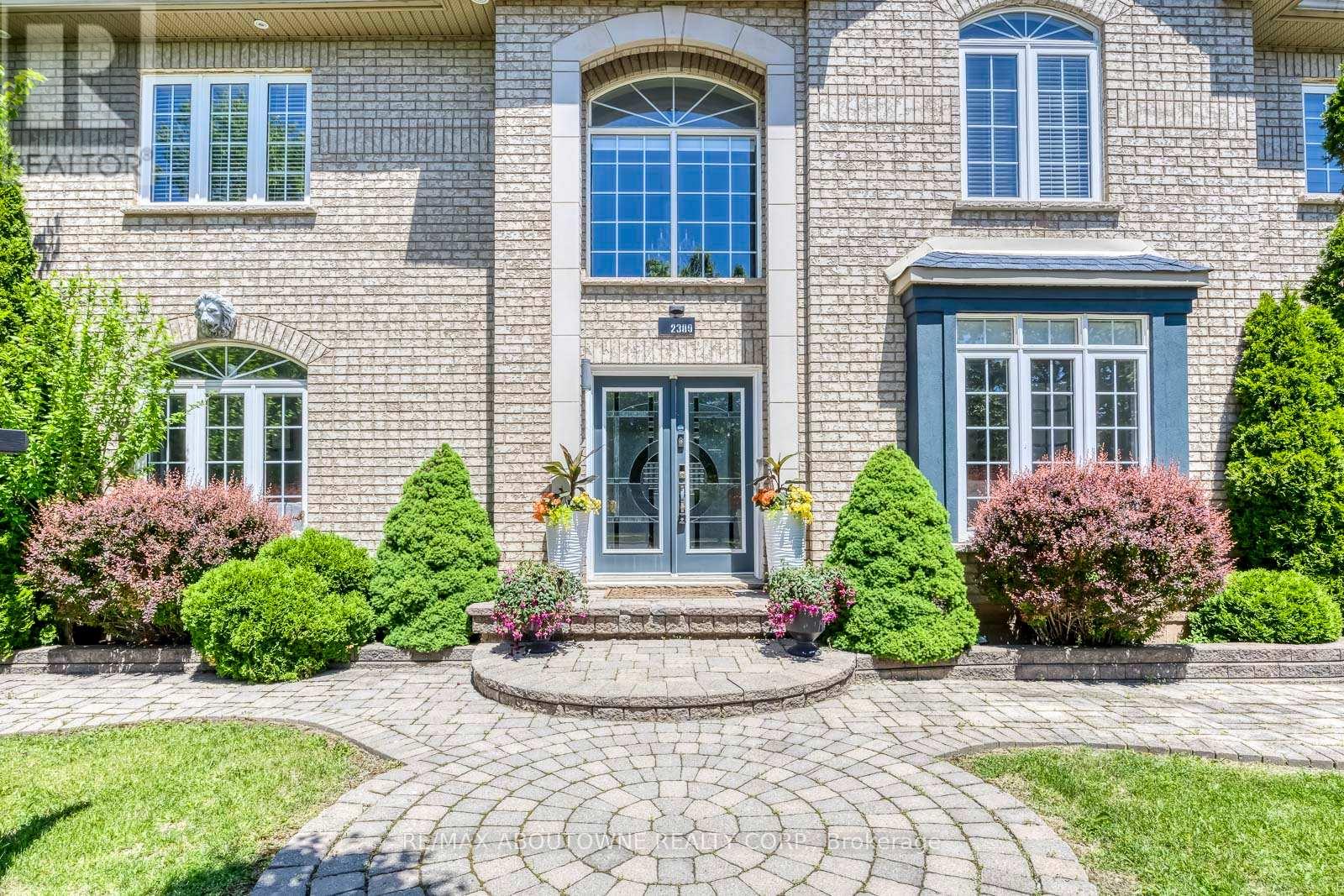 2389 Grand Oak Trail, Oakville, Ontario  L6M 4V4 - Photo 2 - W13098284