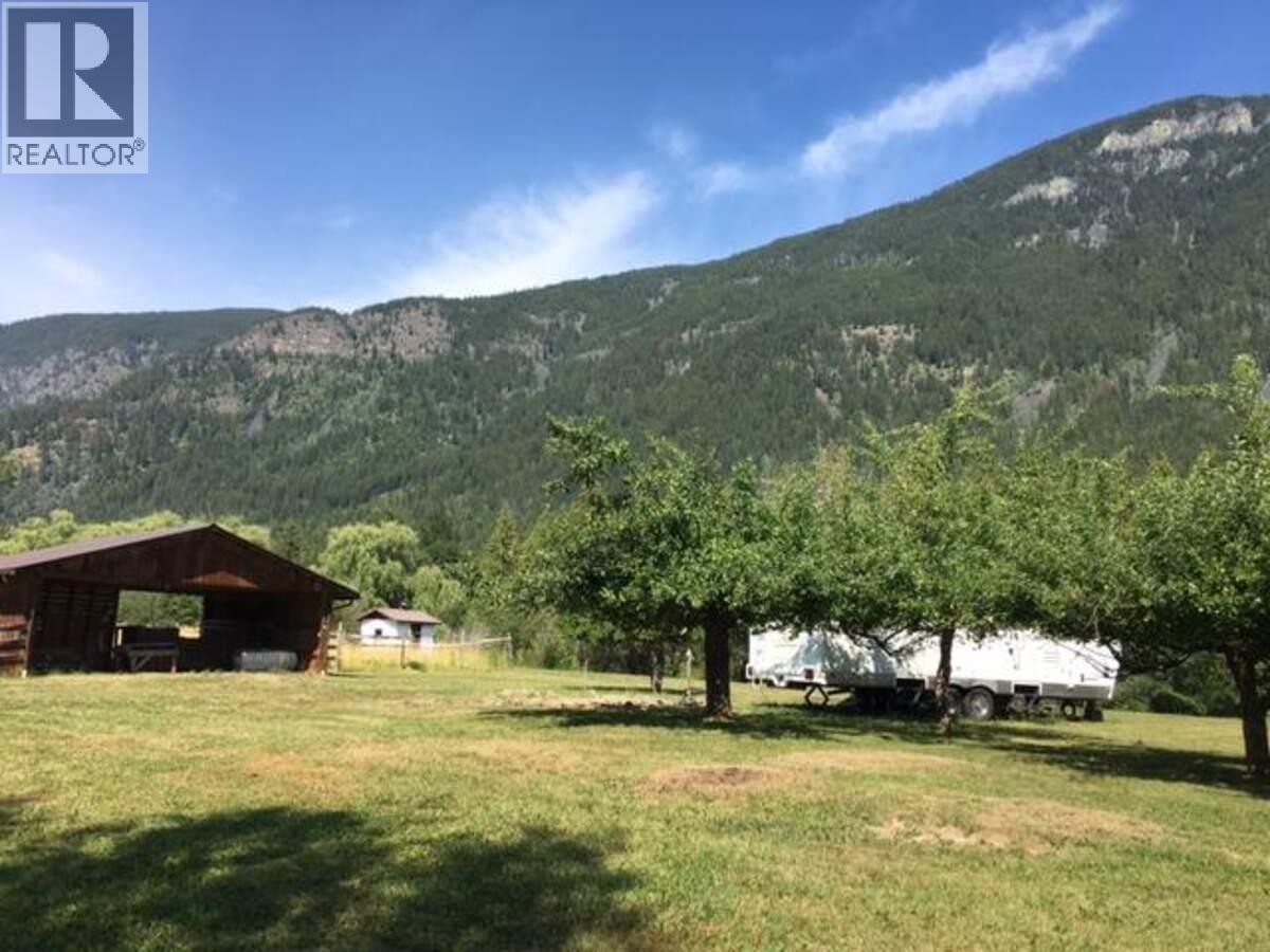 4856 32 Street, Canyon, British Columbia  V0B 1C1 - Photo 8 - 10390497