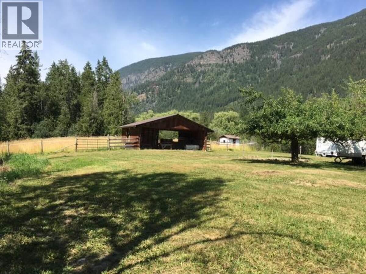 4856 32 Street, Canyon, British Columbia  V0B 1C1 - Photo 7 - 10390497