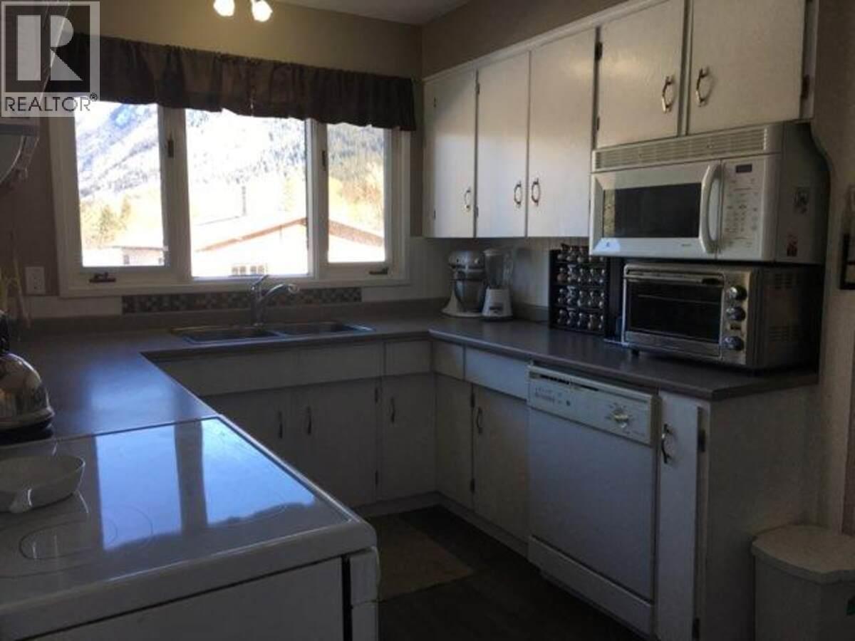 4856 32 Street, Canyon, British Columbia  V0B 1C1 - Photo 29 - 10390497