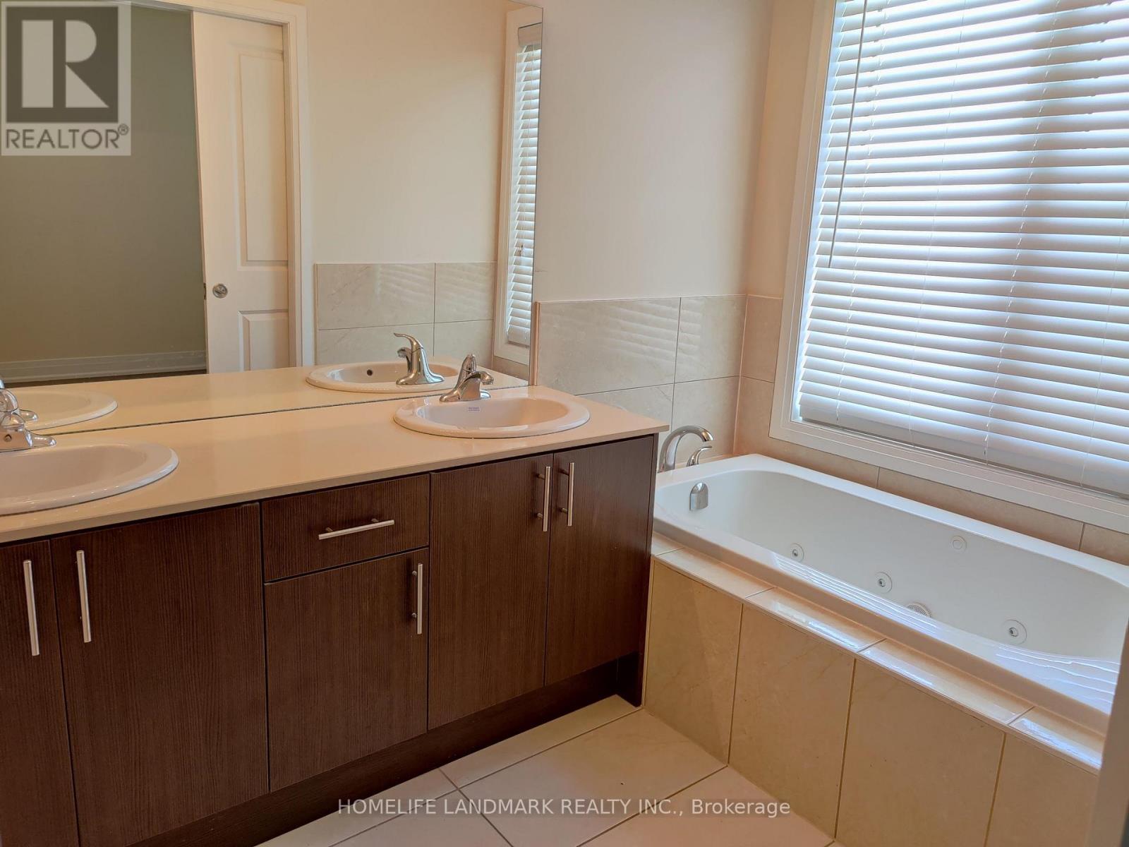 34 Mcgurran Lane, Richmond Hill, Ontario  L4B 3J7 - Photo 7 - N13301606