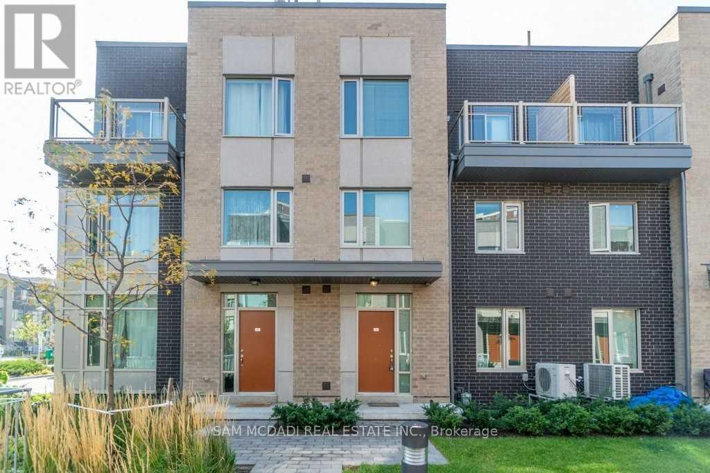 33 - 22 APPLEWOOD LANE, Toronto, Ontario