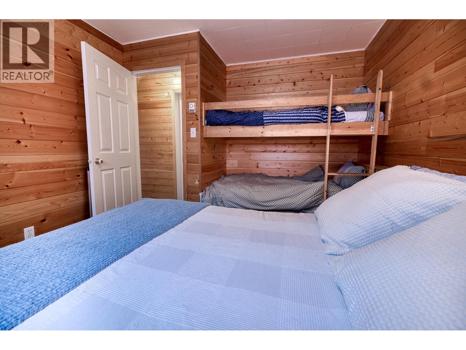 7607 North Point Road, 100 Mile House, British Columbia  V0K 1X1 - Photo 19 - R3131505